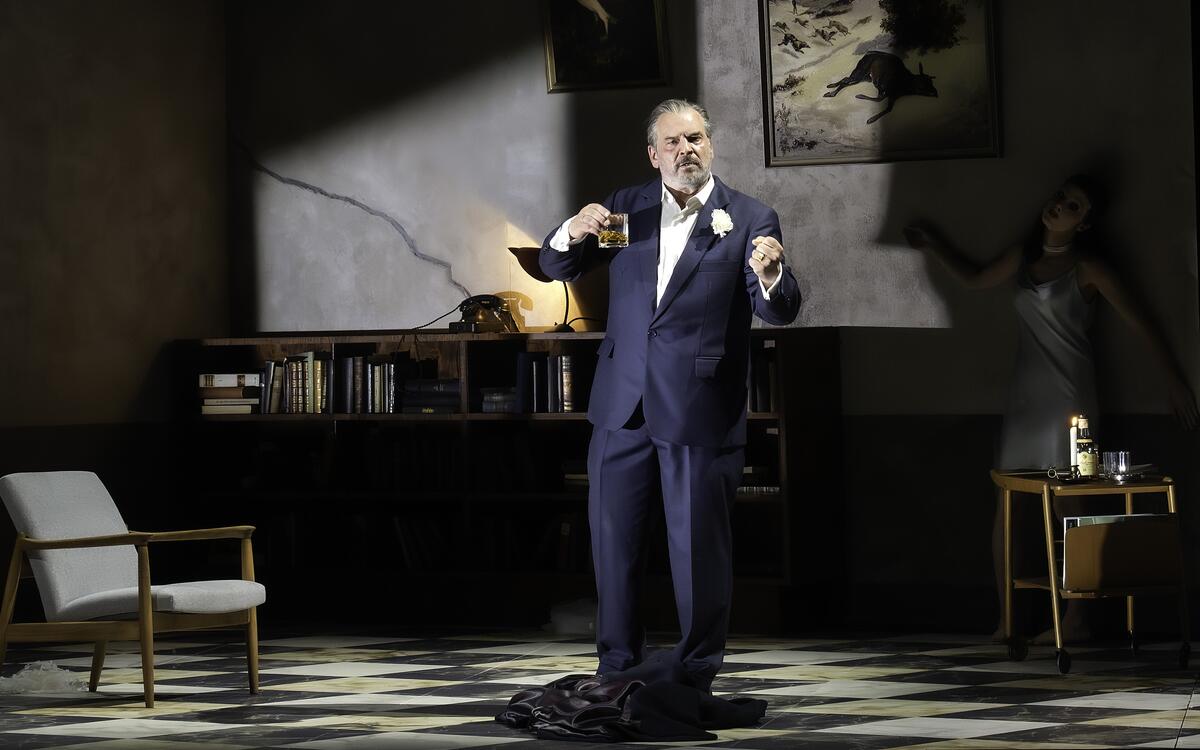 FLORIAN BOESCH als Herzog Blaubart in Bart&oacute;ks "Herzog Blaubarts Burg" in Florenz